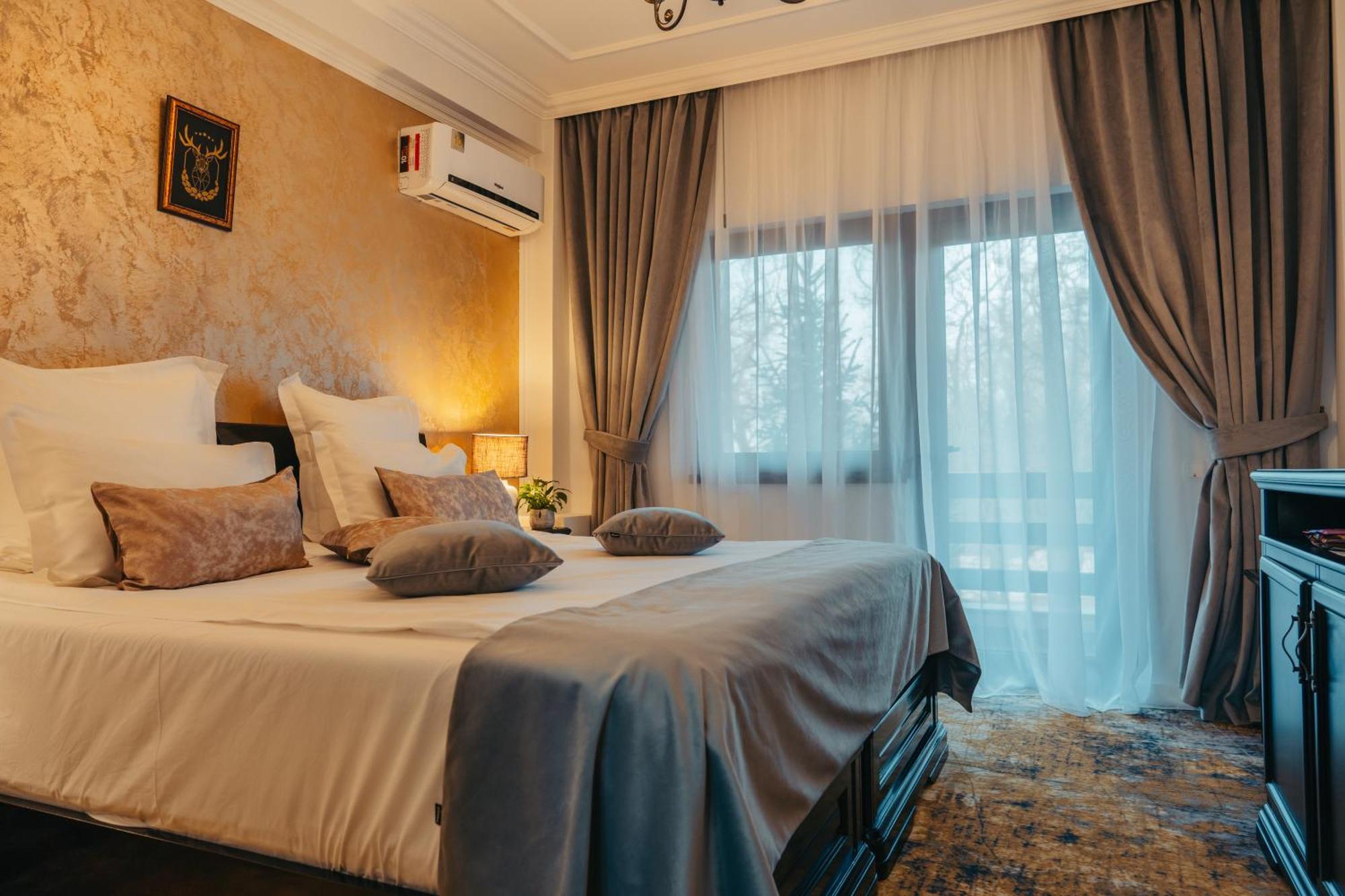 Curtea Domneasca Hotel Vaslui Exterior foto