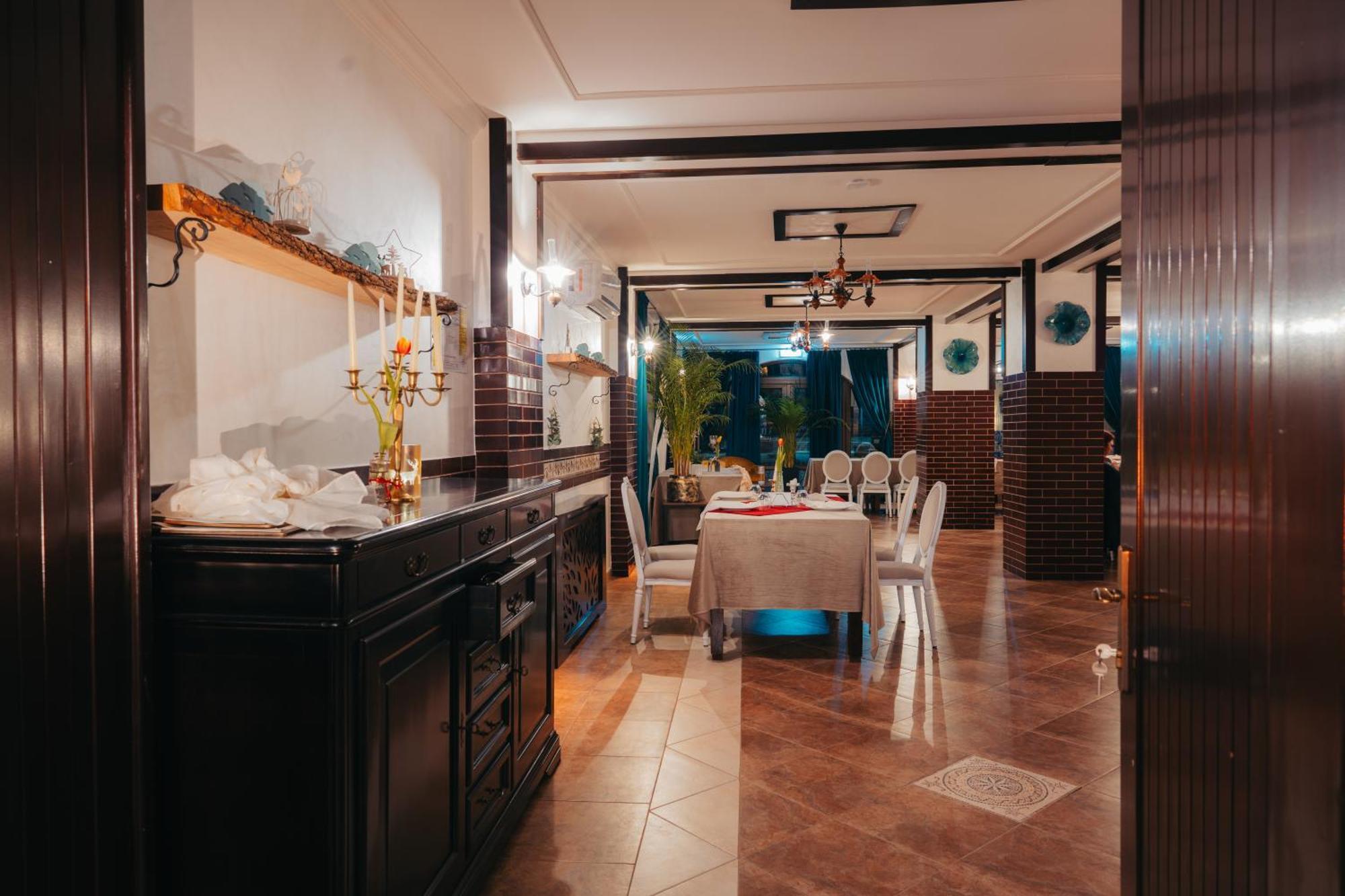 Curtea Domneasca Hotel Vaslui Exterior foto